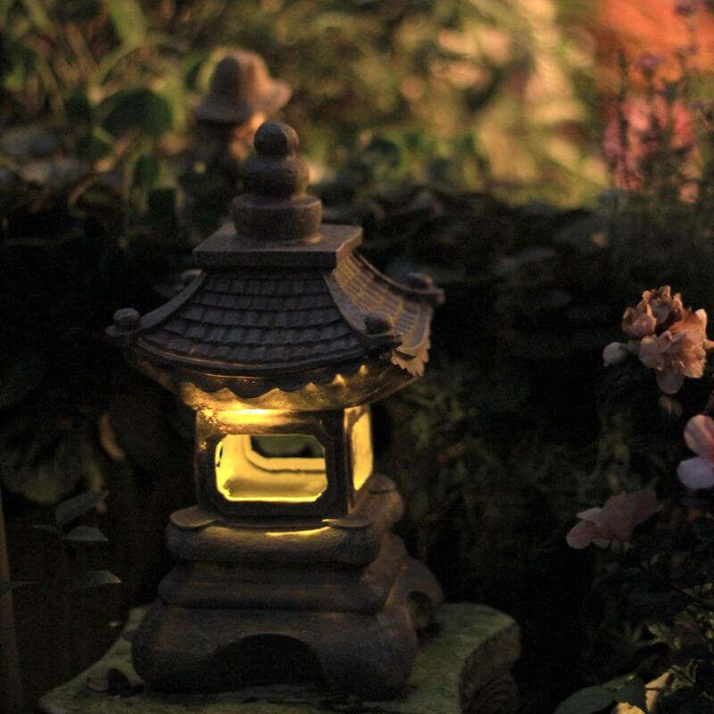 Stone Finish Resin Garden Light in Pagoda Design with Solar Power