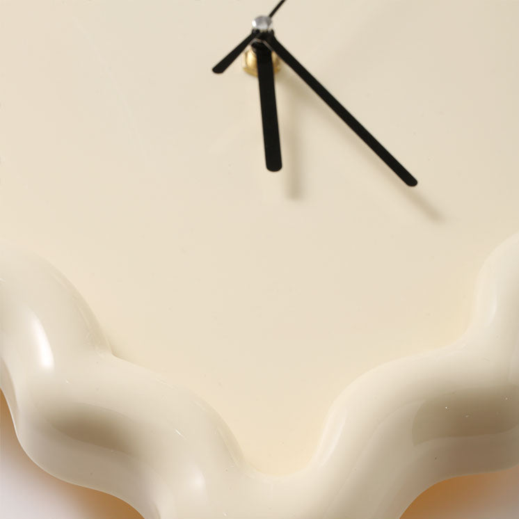 Artisano Modern Wall Clock with Glossy Wave Design