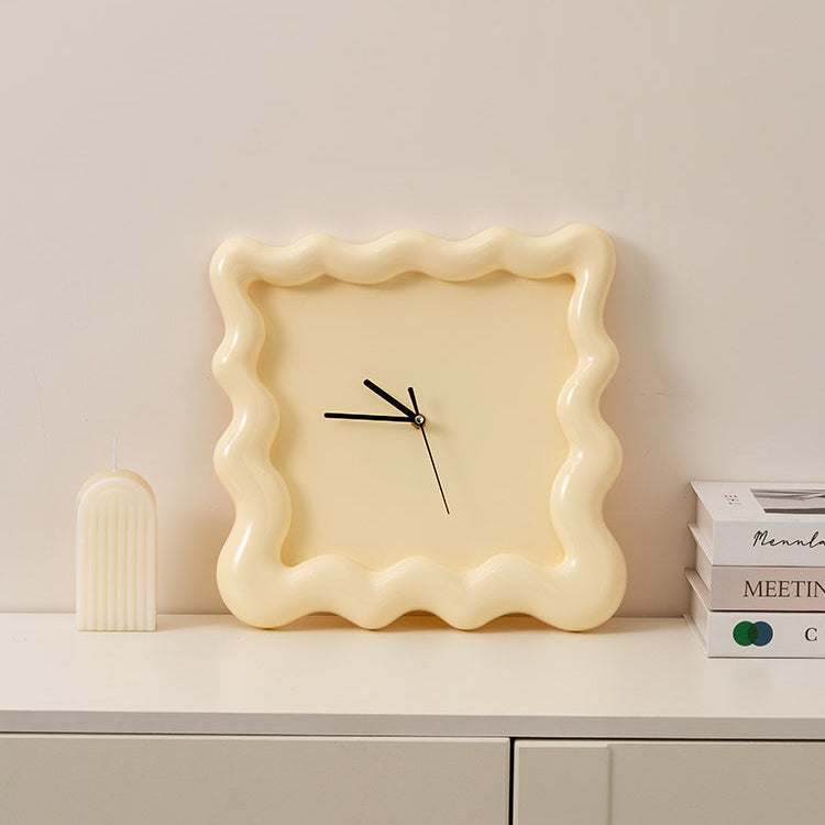 Artisano Modern Wall Clock with Glossy Wave Design