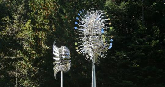 Enchanting Metal Garden Spinner – A Dynamic Outdoor Accent
