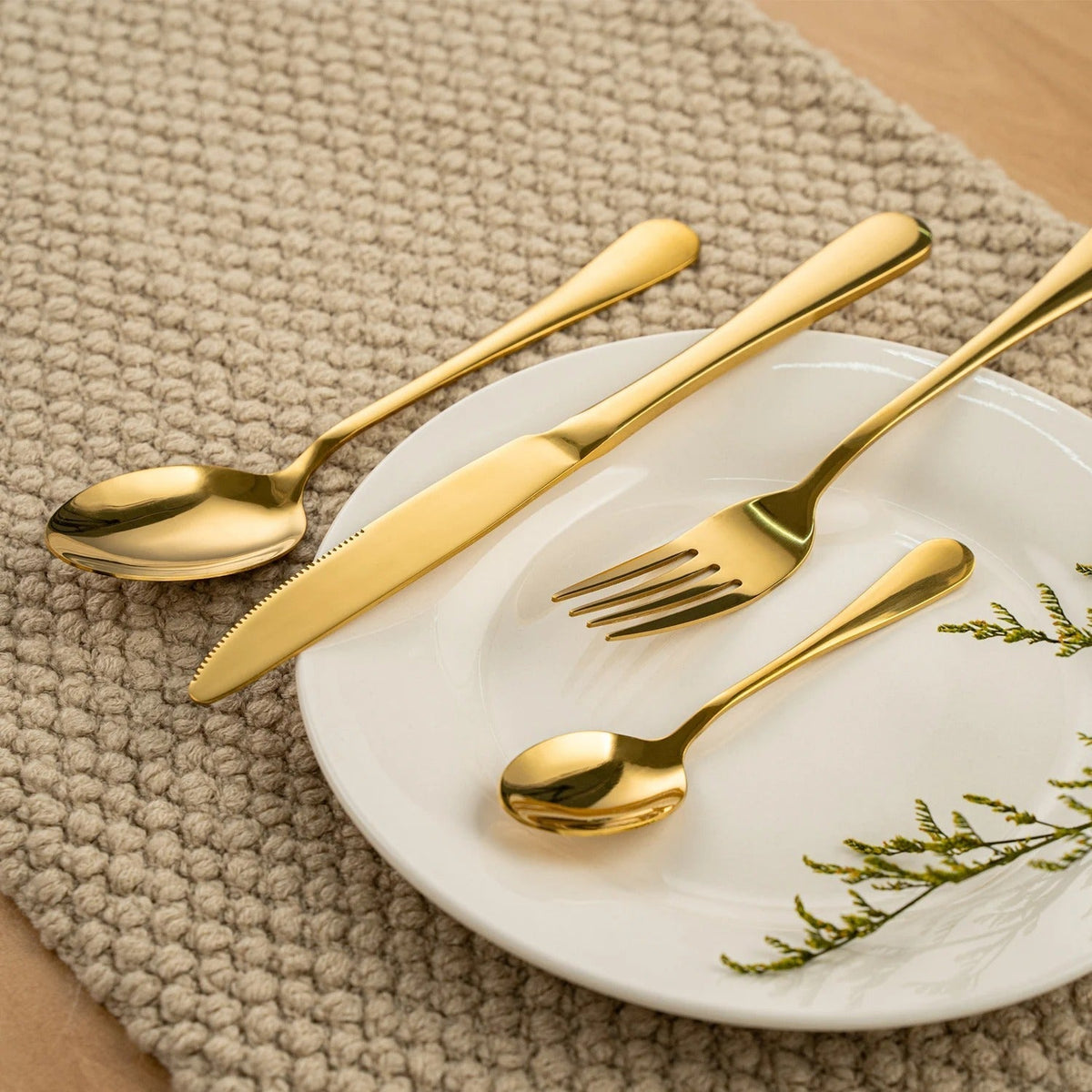 24-Piece Stainless Steel Cutlery Set in Elegant Gift Box