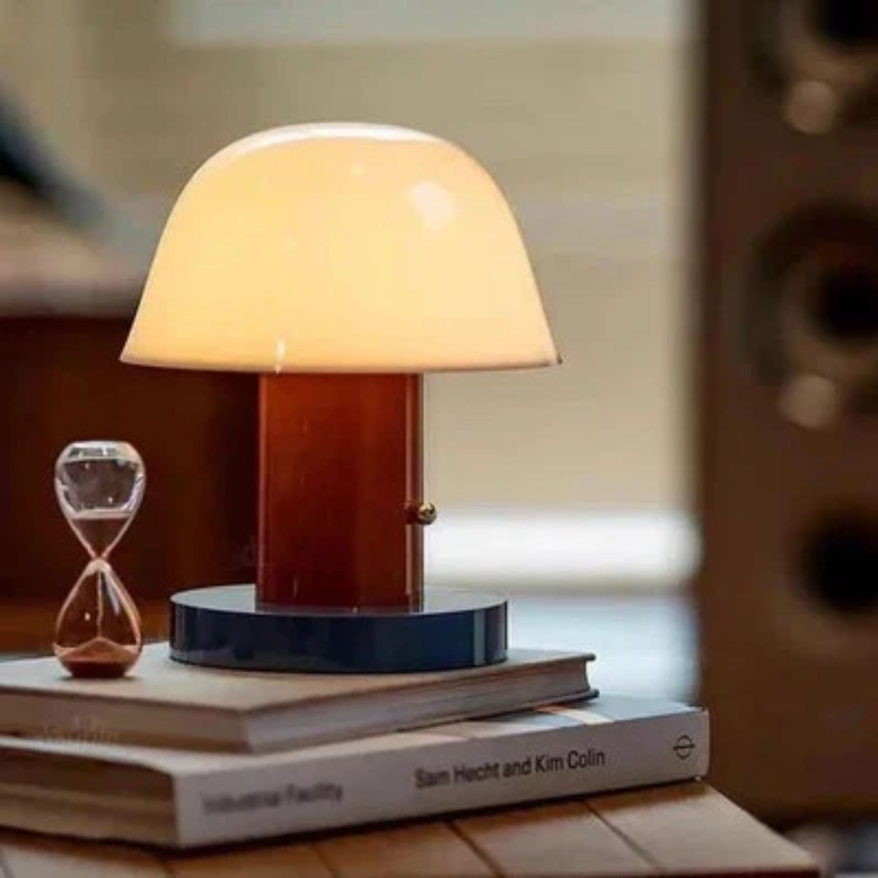 Compact Mushroom-Shaped Table Light