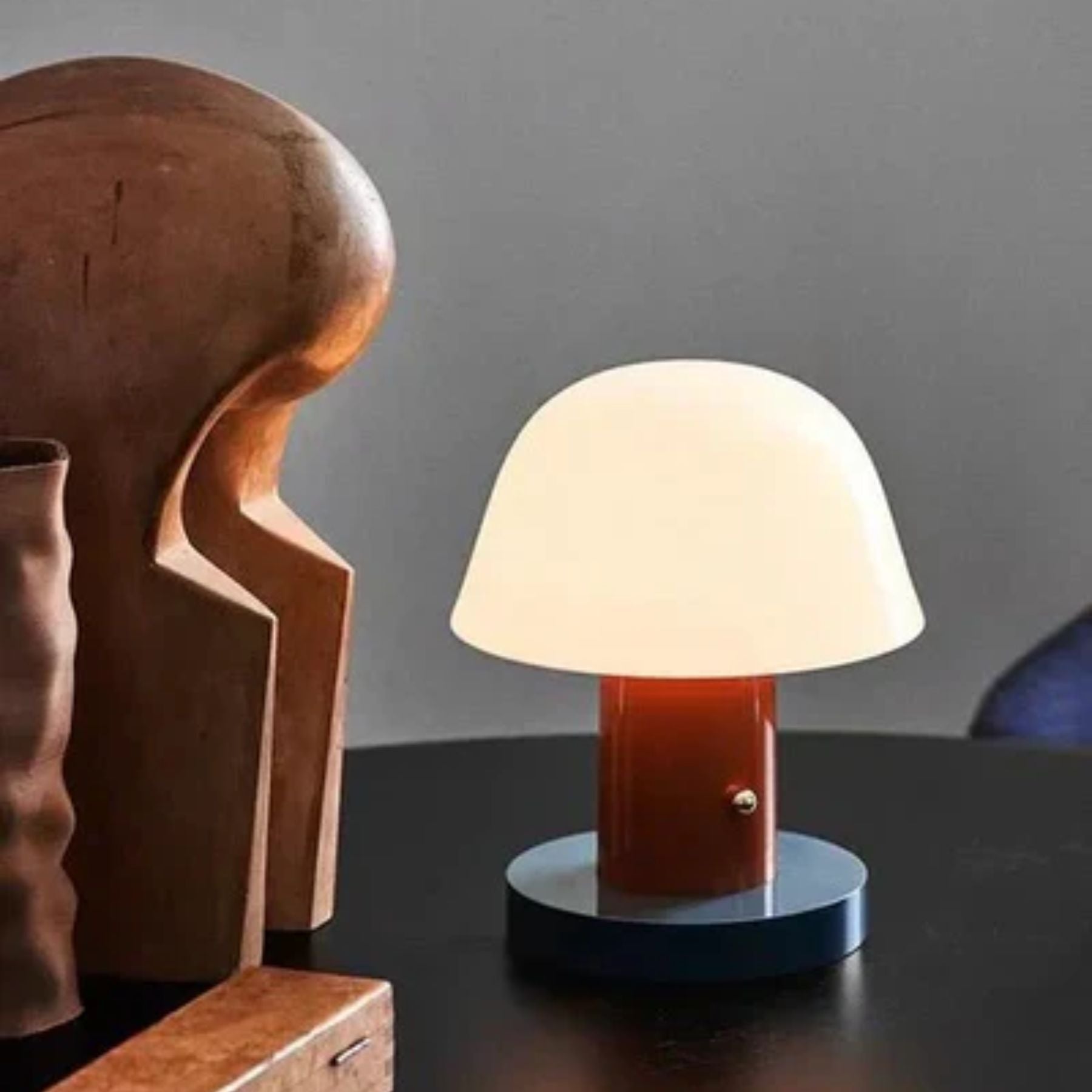 Compact Mushroom-Shaped Table Light