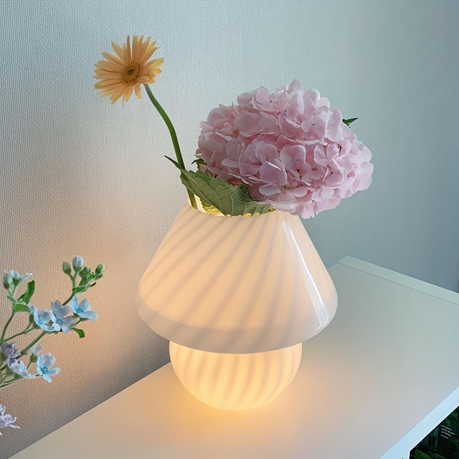 USB Adjustable Table Lamp - Murano-Inspired Glass Mushroom Design