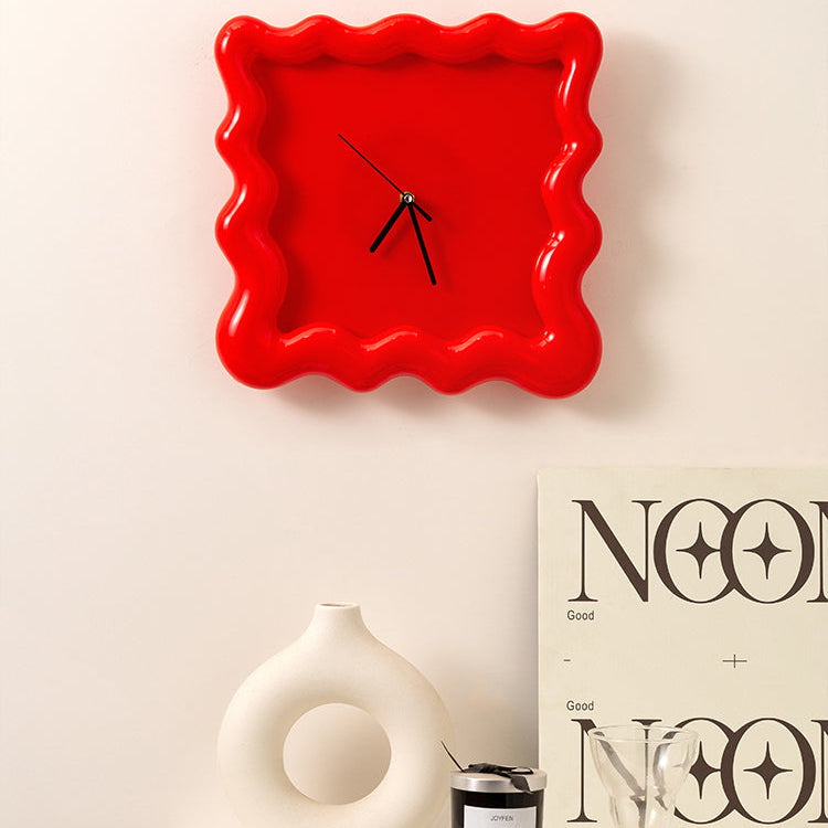 Artisano Modern Wall Clock with Glossy Wave Design