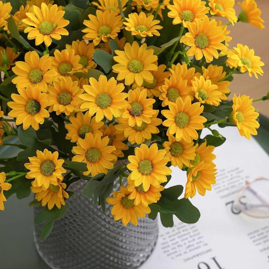 Artificial Daisy Flower Arrangement for Mother's Day Table Decor