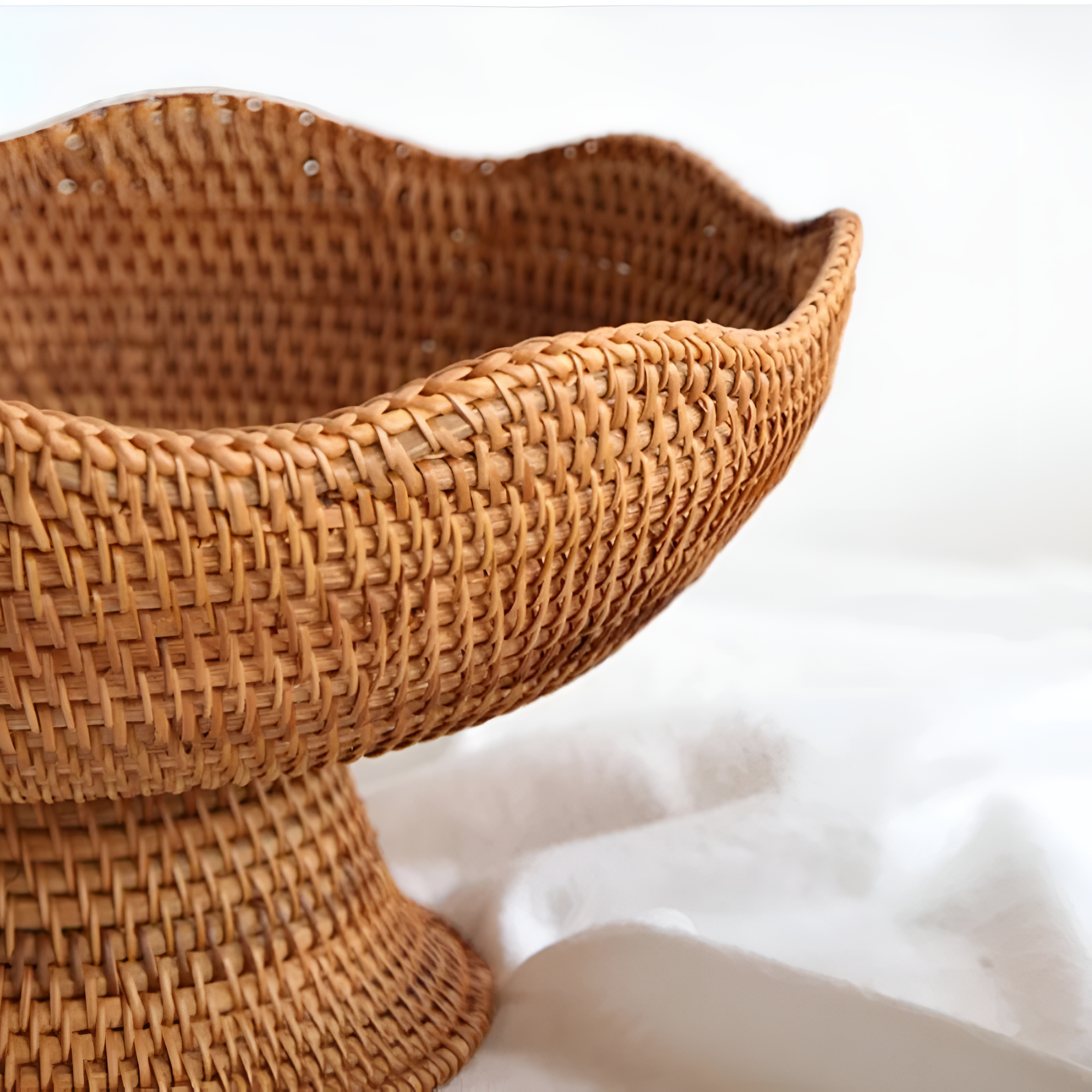Natural Handwoven Rattan Fruit Basket for Kitchen Decoration