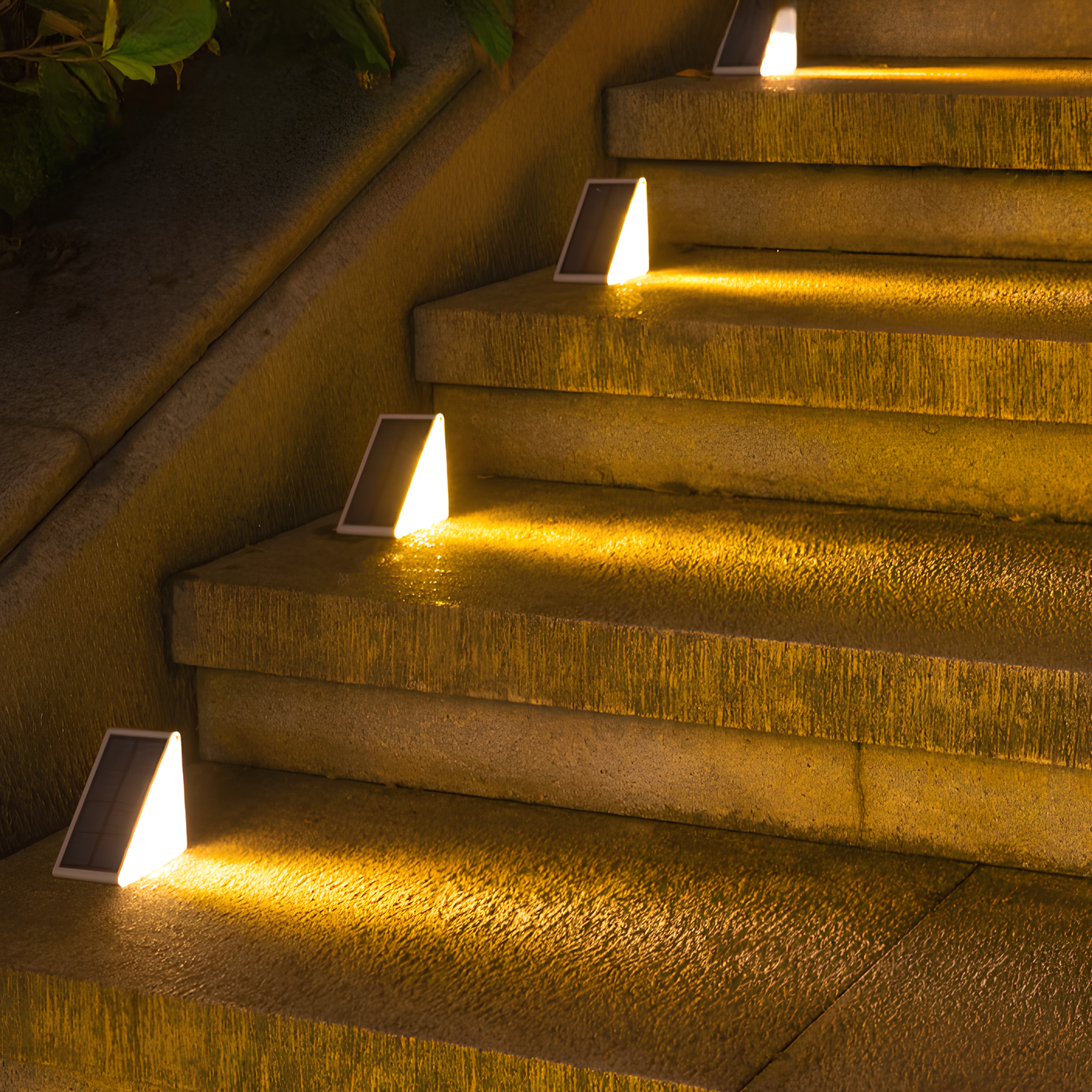 Triangular Design LED Step Lights Powered by Solar Energy for Outdoor Use