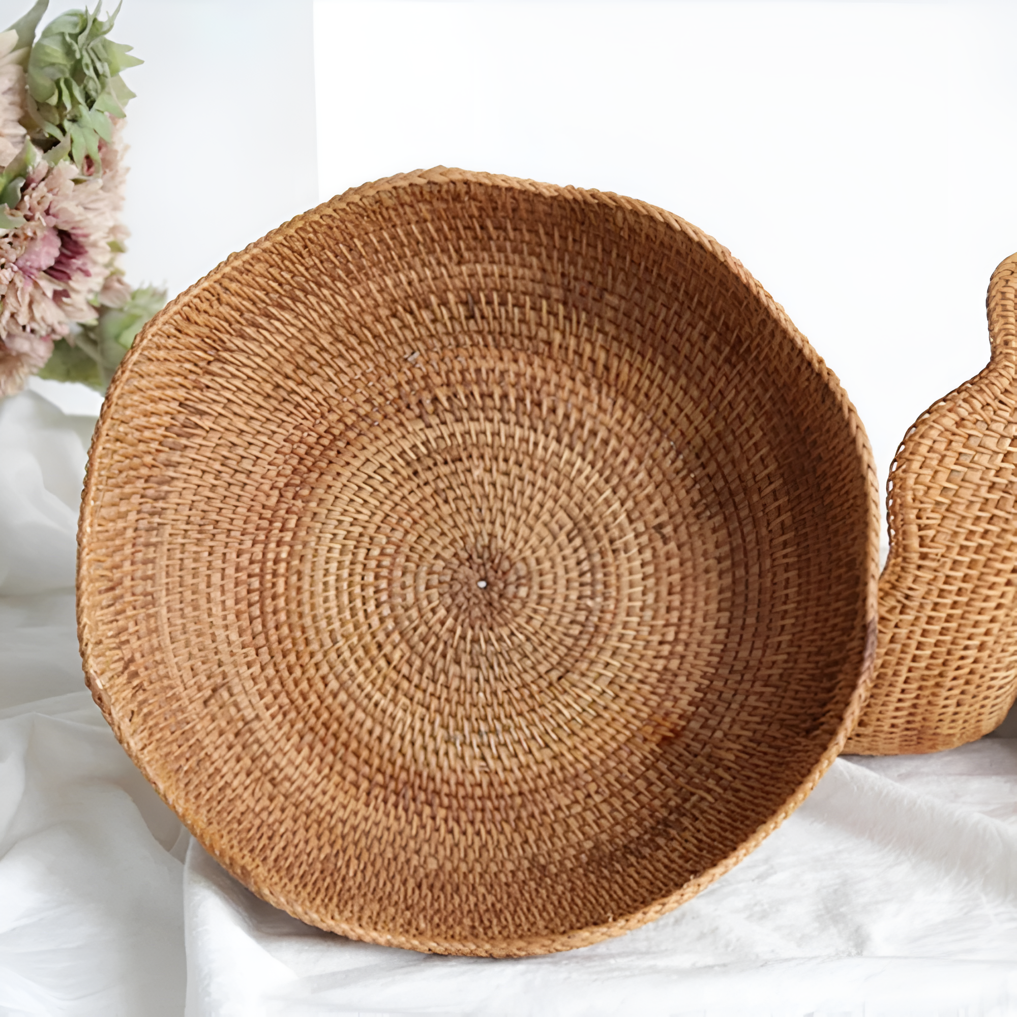 Natural Handwoven Rattan Fruit Basket for Kitchen Decoration