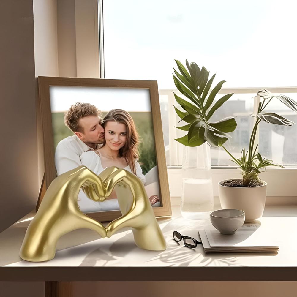 Heart-Shaped Love Hands Sculpture – High-Quality Decorative Art