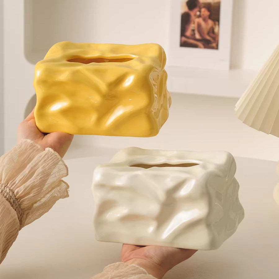 Elegant Ceramic Tissue Holder with Artistic Flair