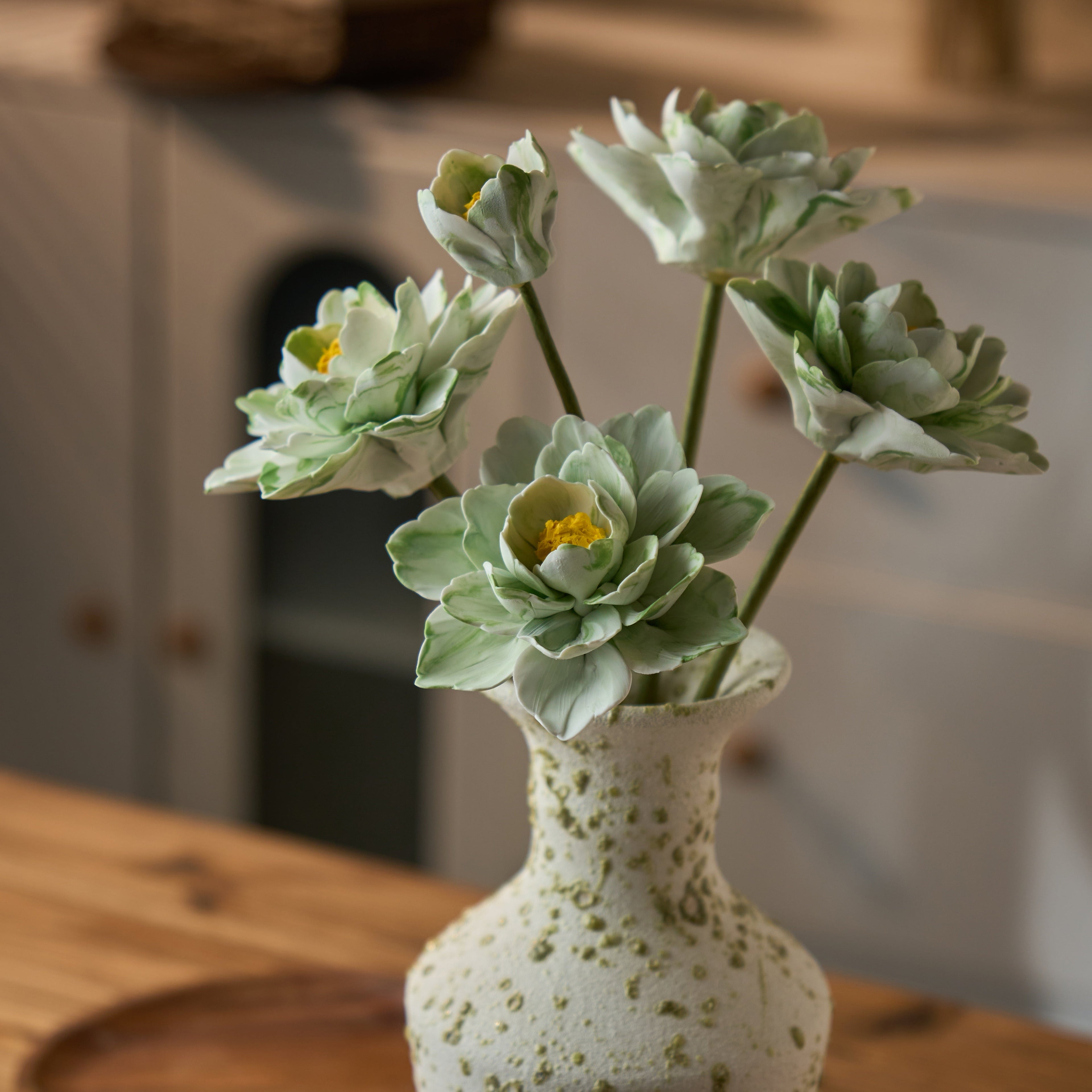 Elegant Floral Aroma Diffuser for Home Décor