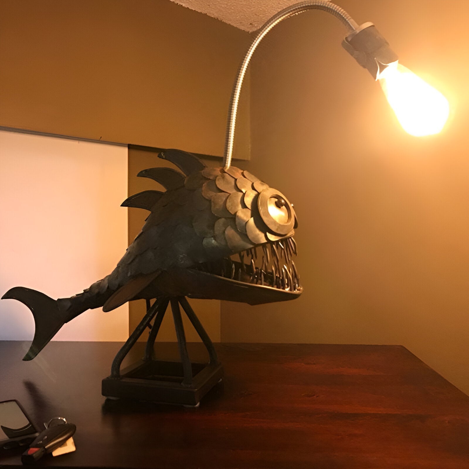 Artful Metal Fish Lamp for Unique Home Illumination