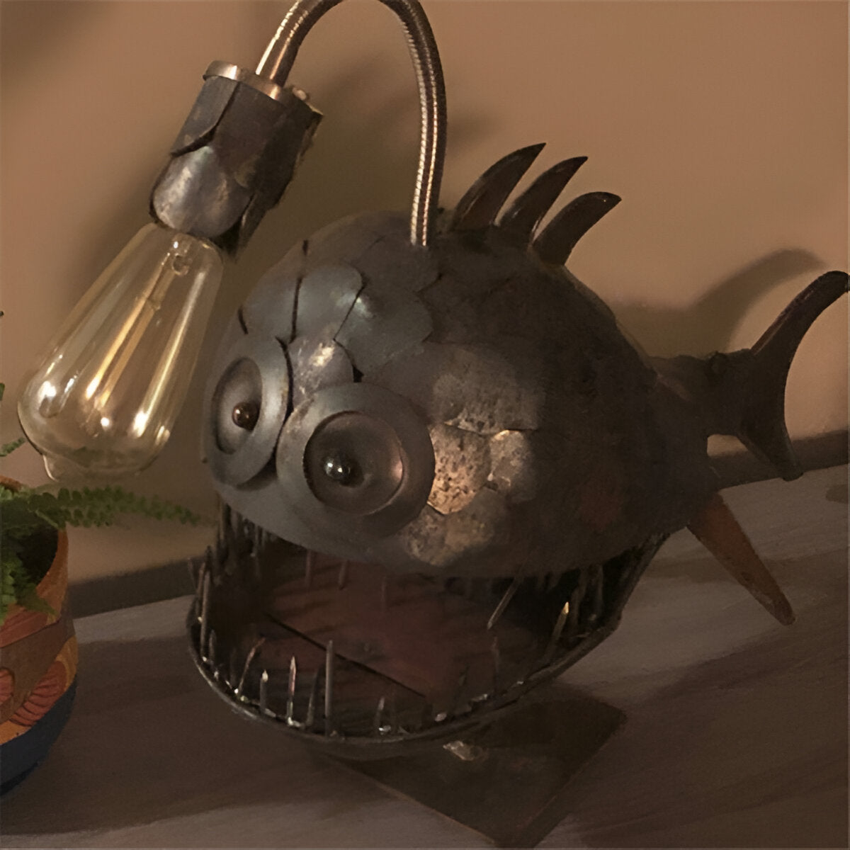 Artful Metal Fish Lamp for Unique Home Illumination