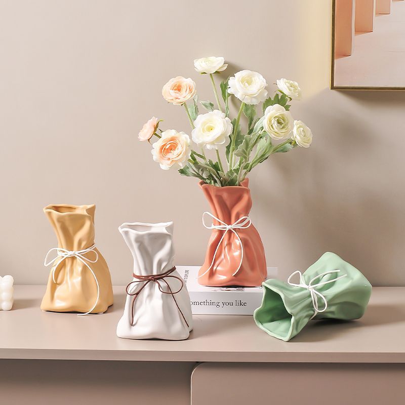 Chic Resin Blooming Vase for Stunning Decor