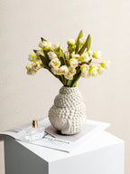 Elegant Shell-Inspired Ceramic Vase for Modern Spaces
