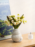 Elegant Shell-Inspired Ceramic Vase for Modern Spaces