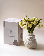 Elegant Shell-Inspired Ceramic Vase for Modern Spaces