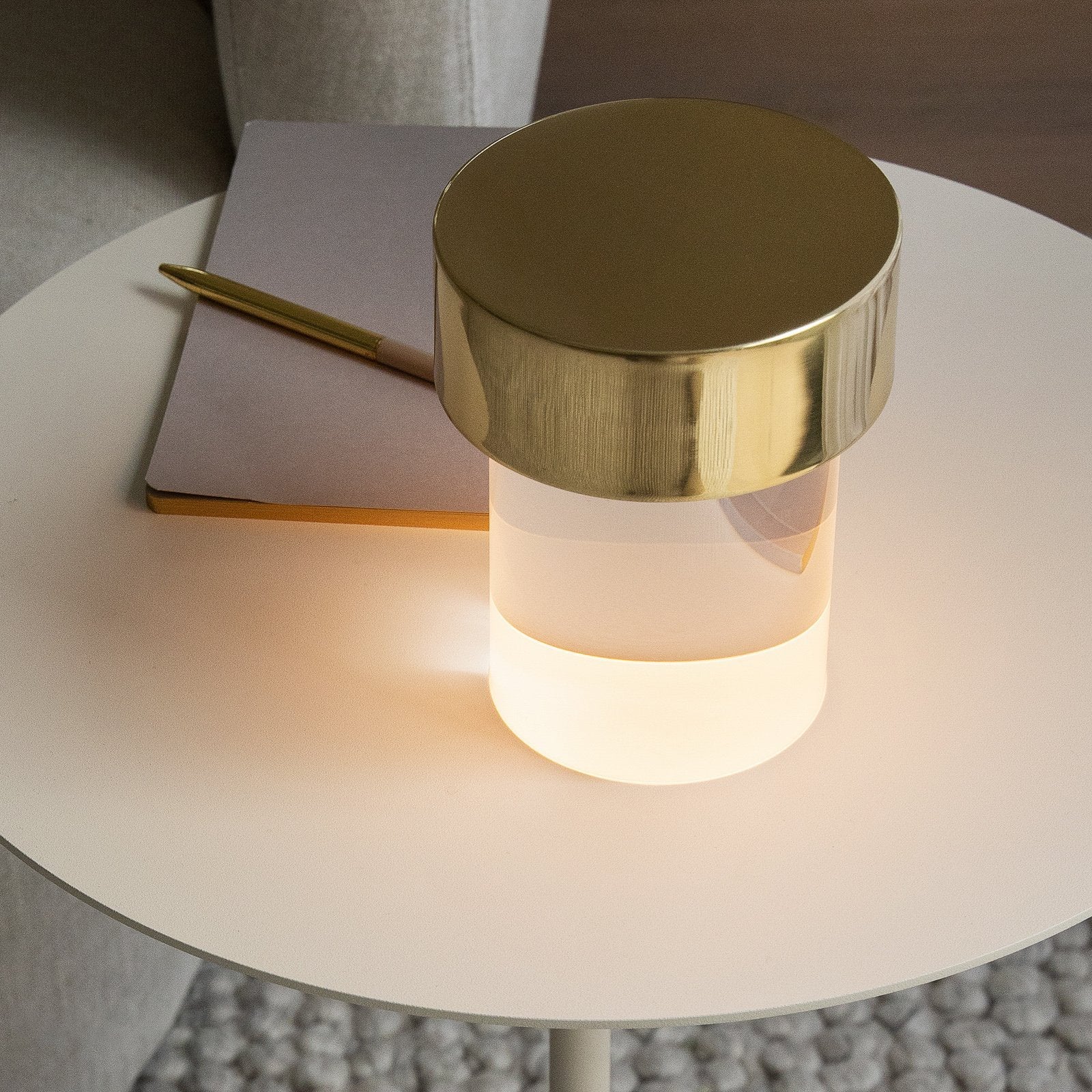 Portable Cordless Table Lamp with Rechargeable Battery - Elegant Design
