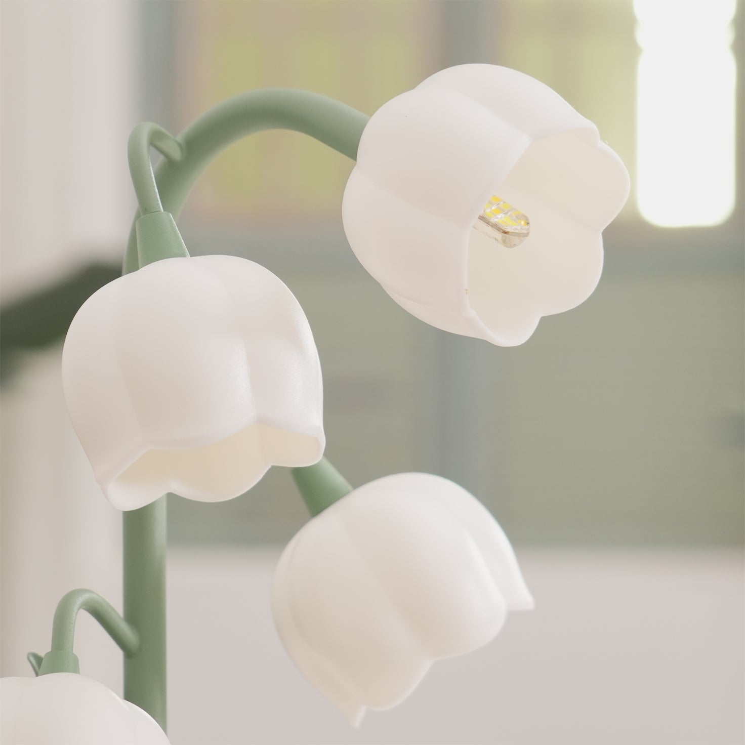 Floral Indoor Table Lamp – Elegant Orchid Design