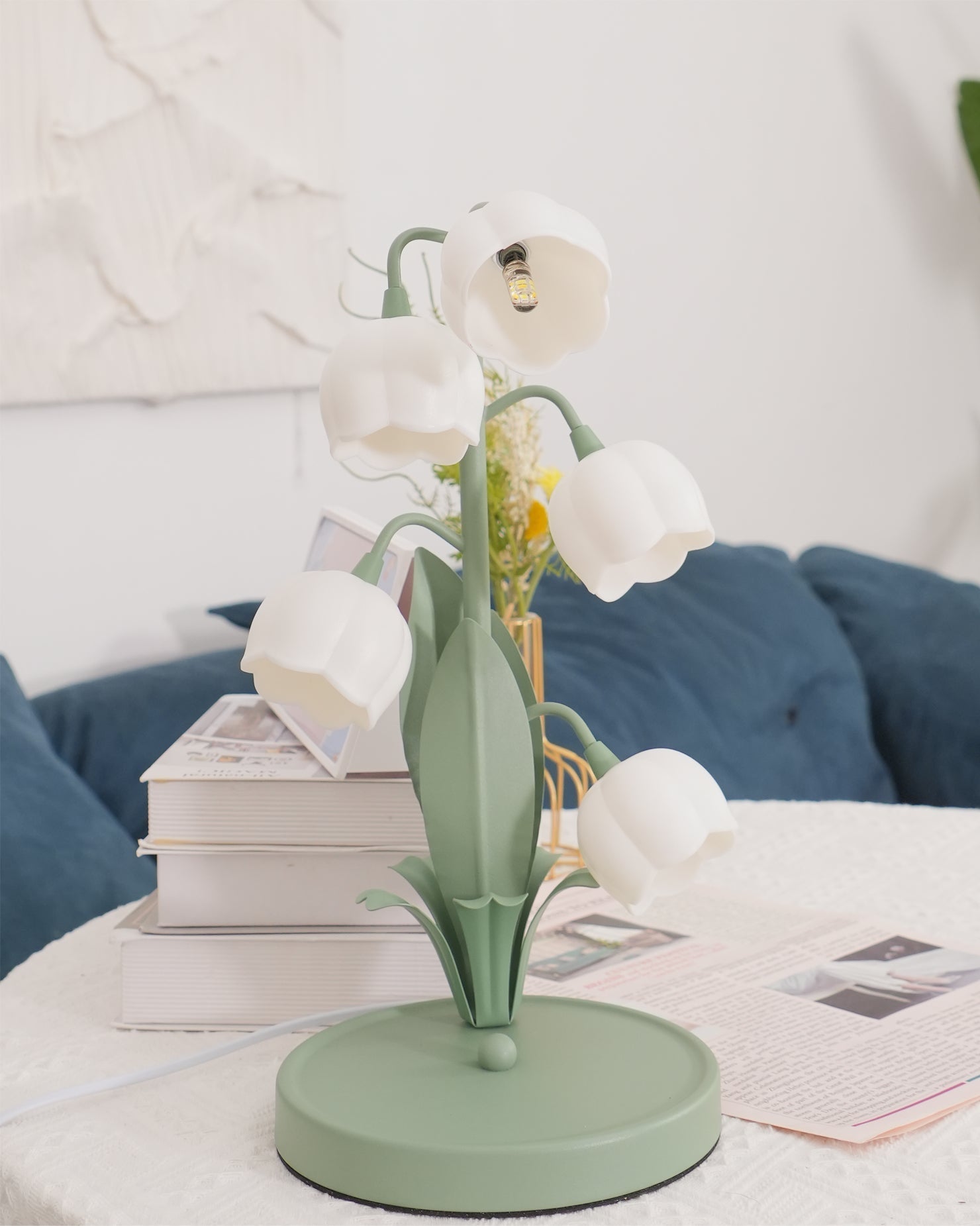 Floral Indoor Table Lamp – Elegant Orchid Design