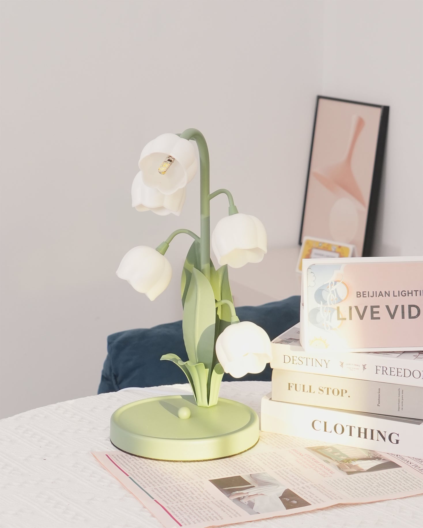 Floral Indoor Table Lamp – Elegant Orchid Design