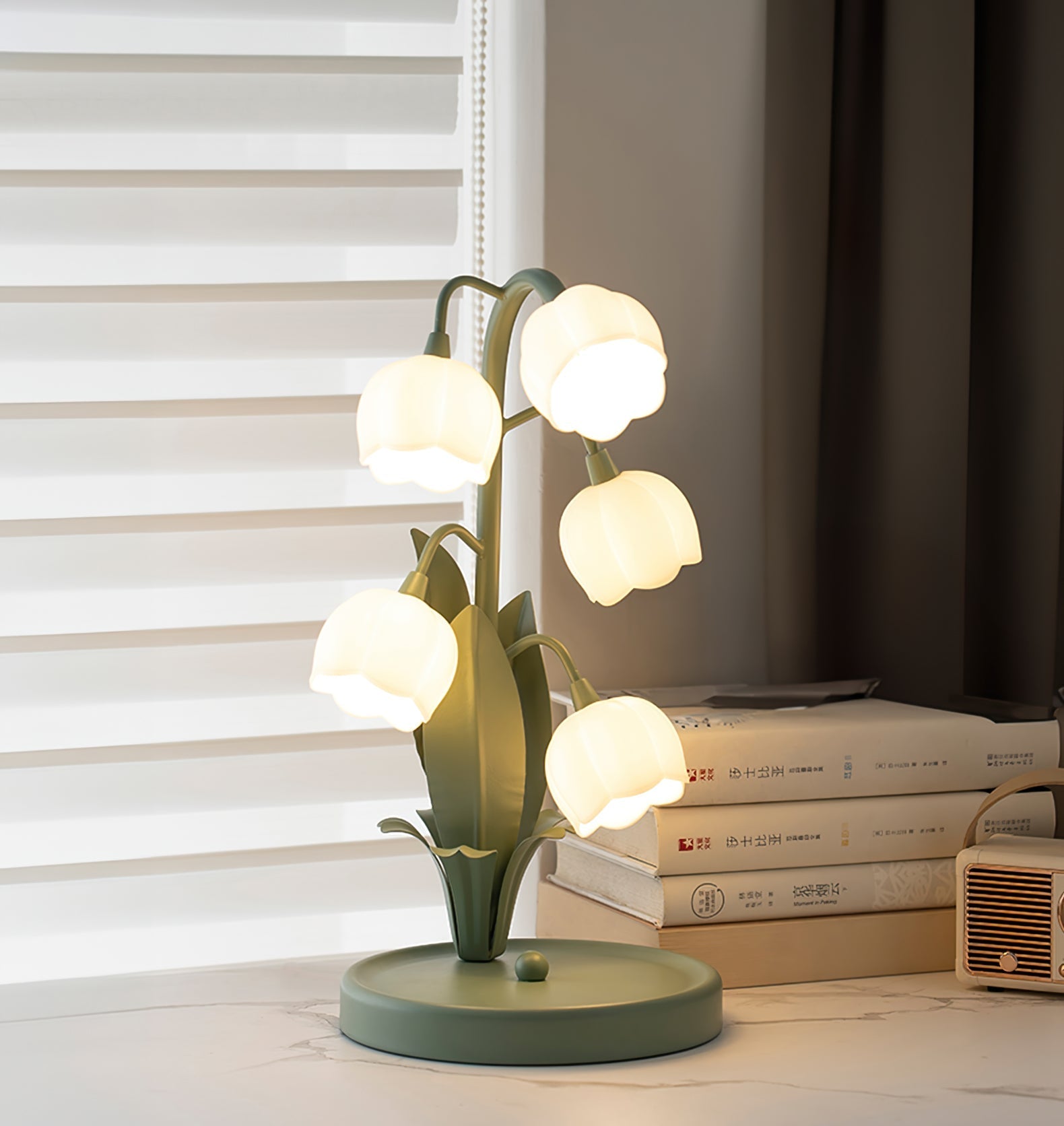 Floral Indoor Table Lamp – Elegant Orchid Design