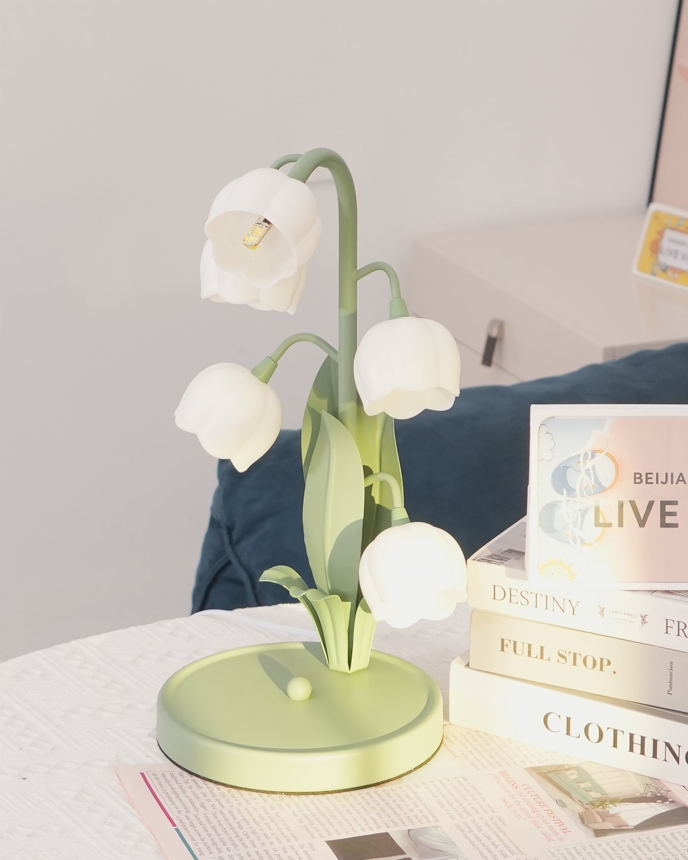 Floral Indoor Table Lamp – Elegant Orchid Design
