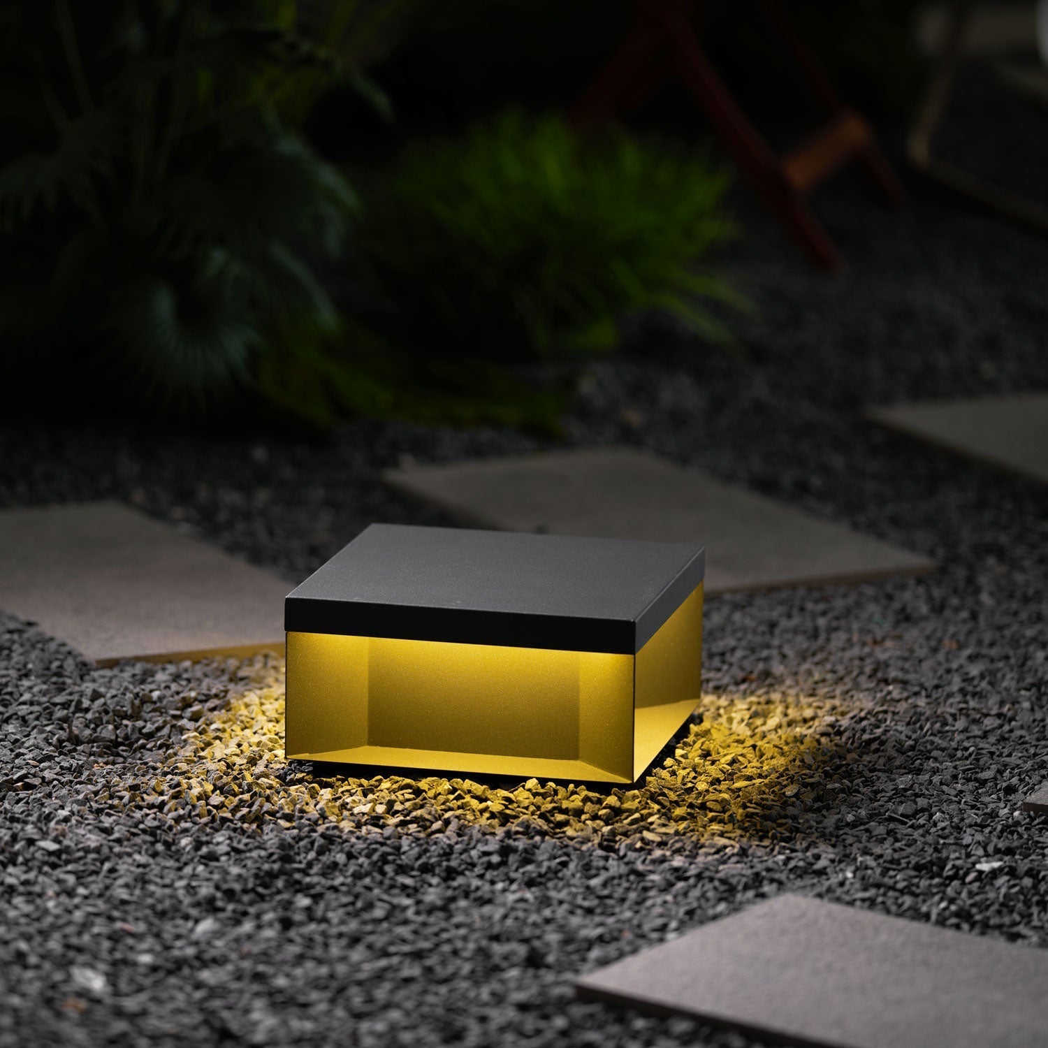 Waterproof Solar Outdoor Post Light with Remote – Sleek Black Design