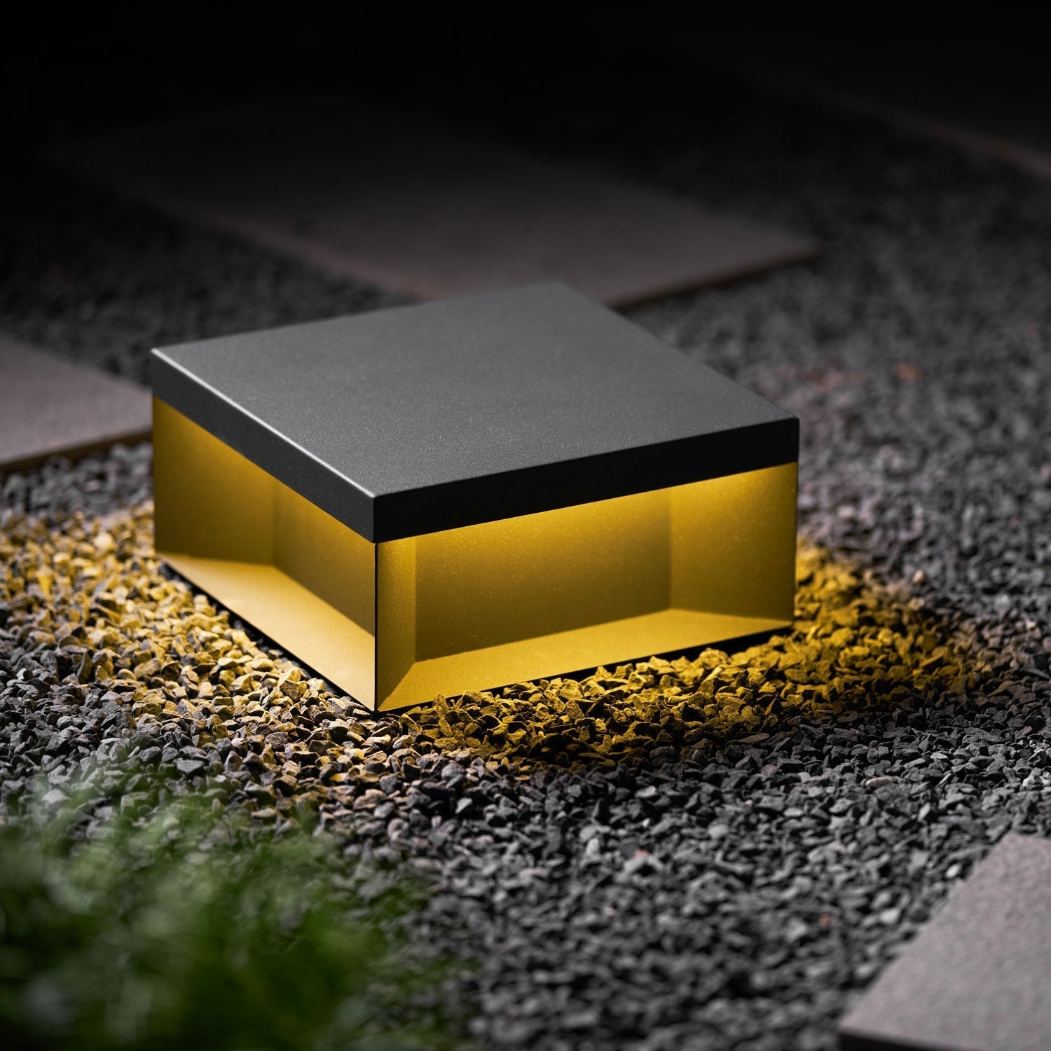 Waterproof Solar Outdoor Post Light with Remote – Sleek Black Design
