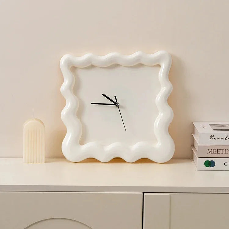 Artisano Modern Wall Clock with Glossy Wave Design