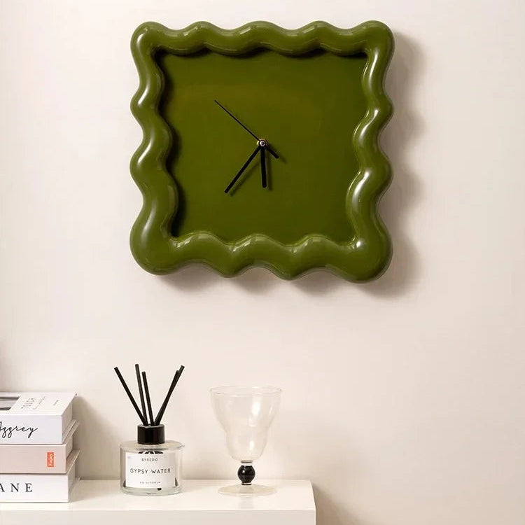 Artisano Modern Wall Clock with Glossy Wave Design