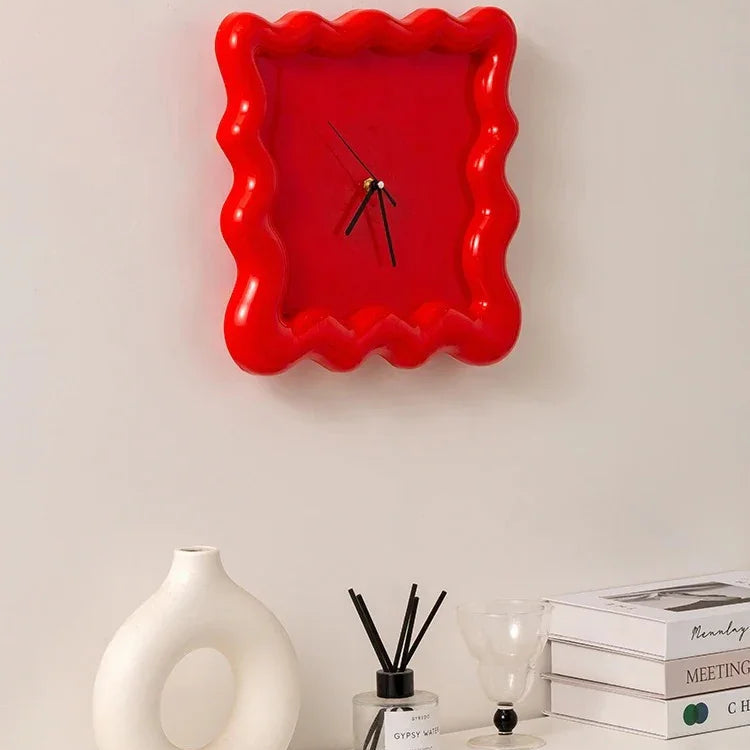 Artisano Modern Wall Clock with Glossy Wave Design