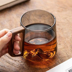 Artistic Design Tea Mug in Borosilicate Glass with Wooden Handle