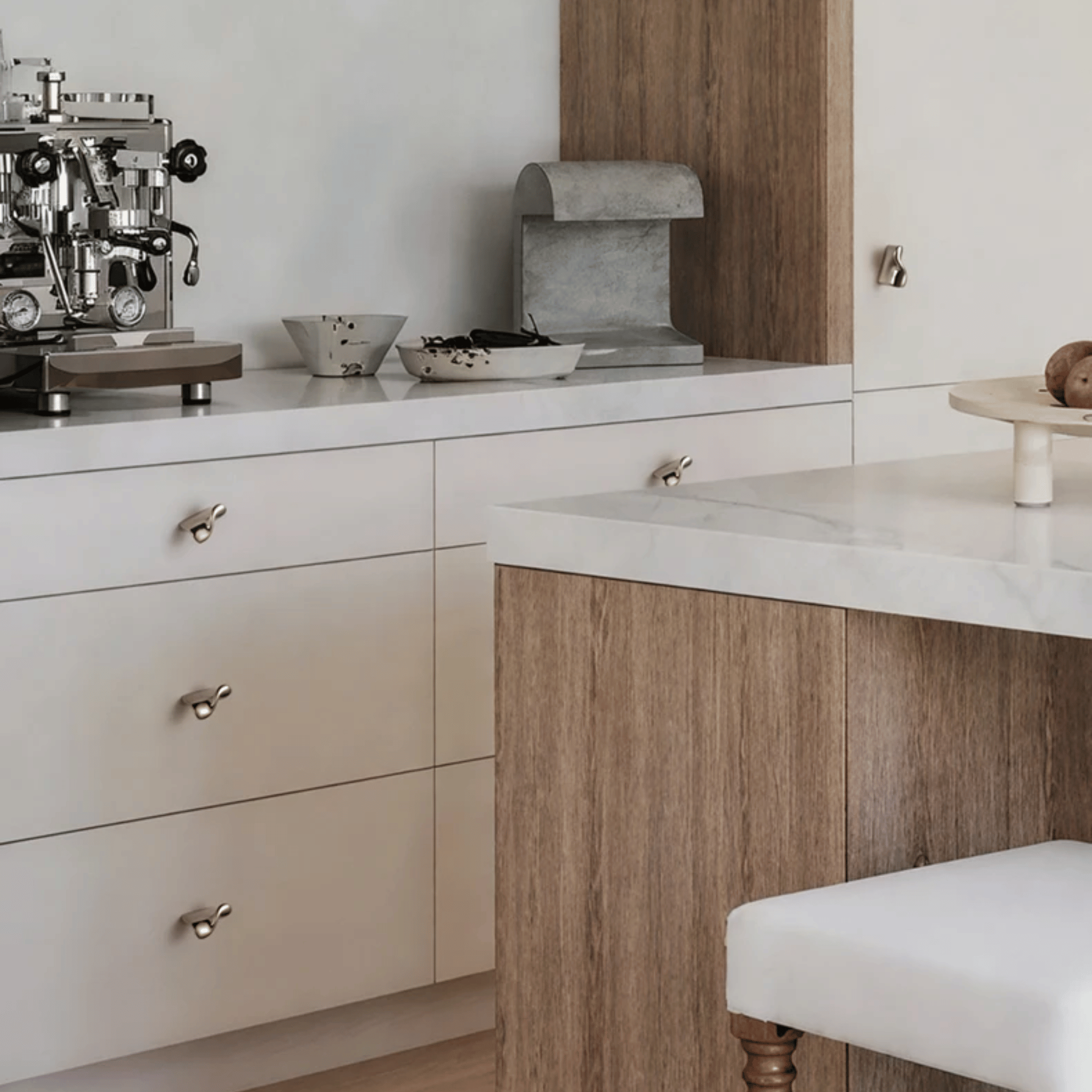 Sleek Brass Cabinet Pulls for Modern Interiors