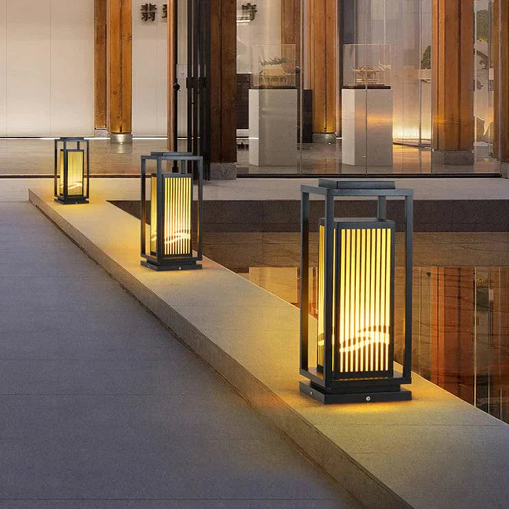 Black Cage Design Solar Lamp for Outdoor Post Illumination