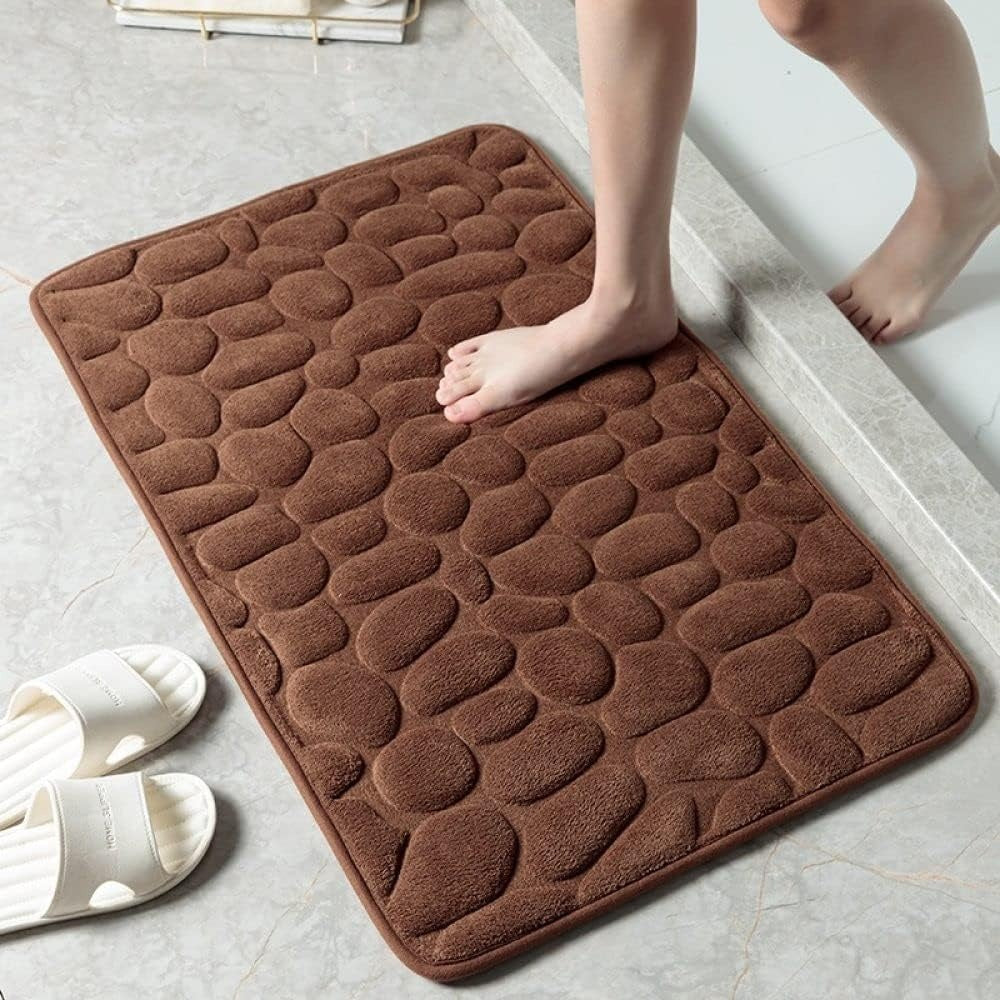Casa Mat | Plush non-slip bath mat with cobblestone embossing 4