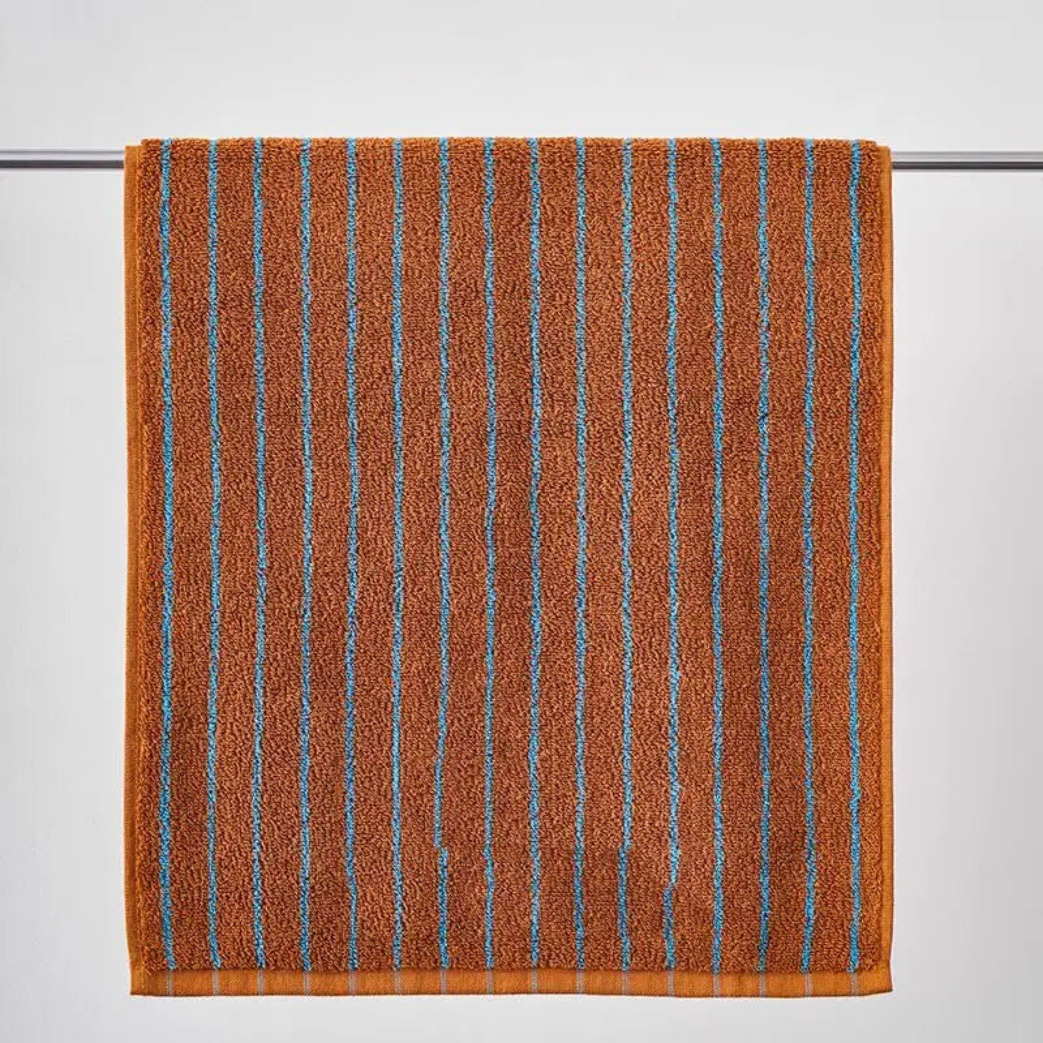 Vintage-Inspired Cotton Bath Towel with Stripes