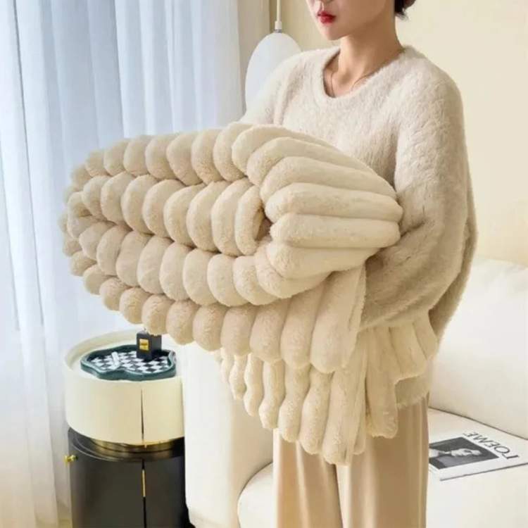 Luxurious Plush Throw Blanket for Ultimate Comfort