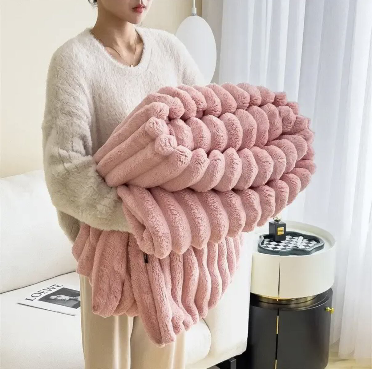 Luxurious Plush Throw Blanket for Ultimate Comfort