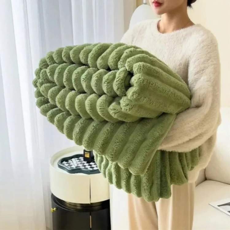 Luxurious Plush Throw Blanket for Ultimate Comfort