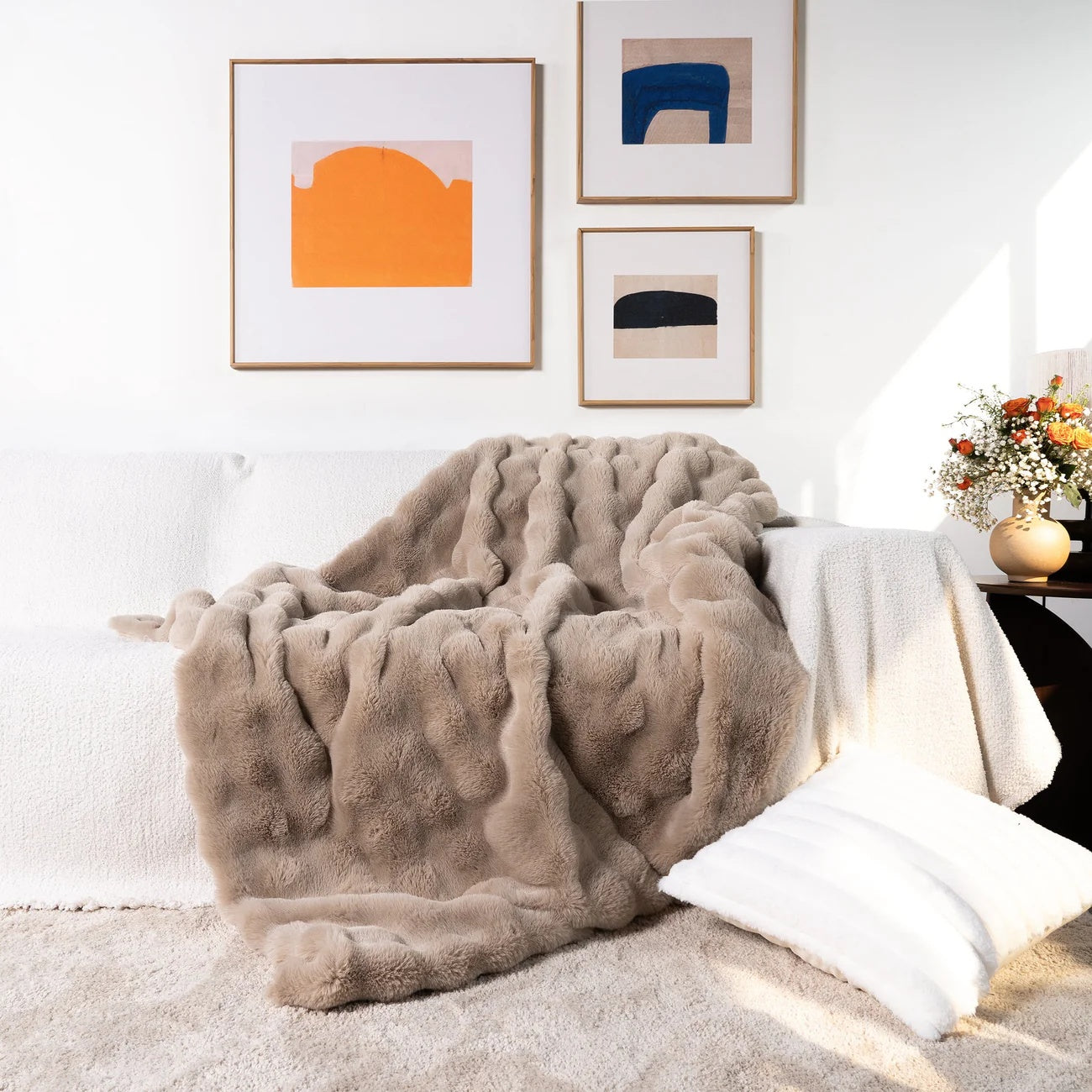 Cozy Plush Faux Fur Throw Blanket for Sofa and Bed