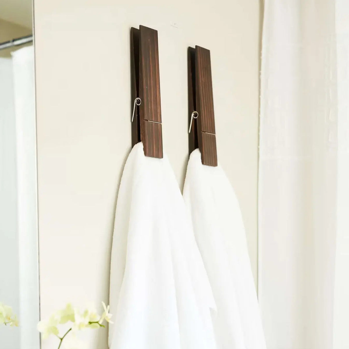 ElegantGrip - Extra-Large Towel Clip for Stylish Storage
