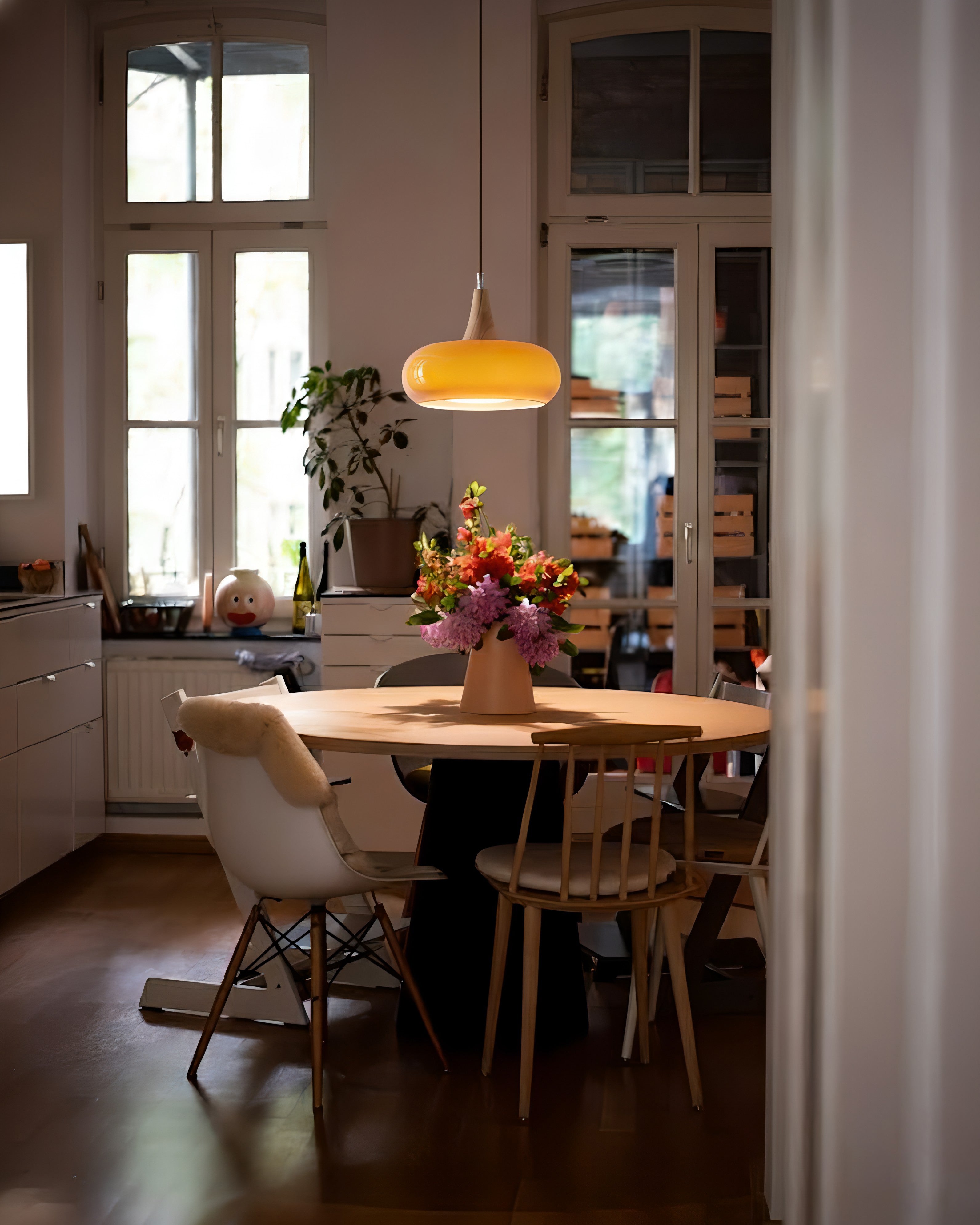Stylish Black Pendant Lamp for Kitchen Islands and Dining Spaces