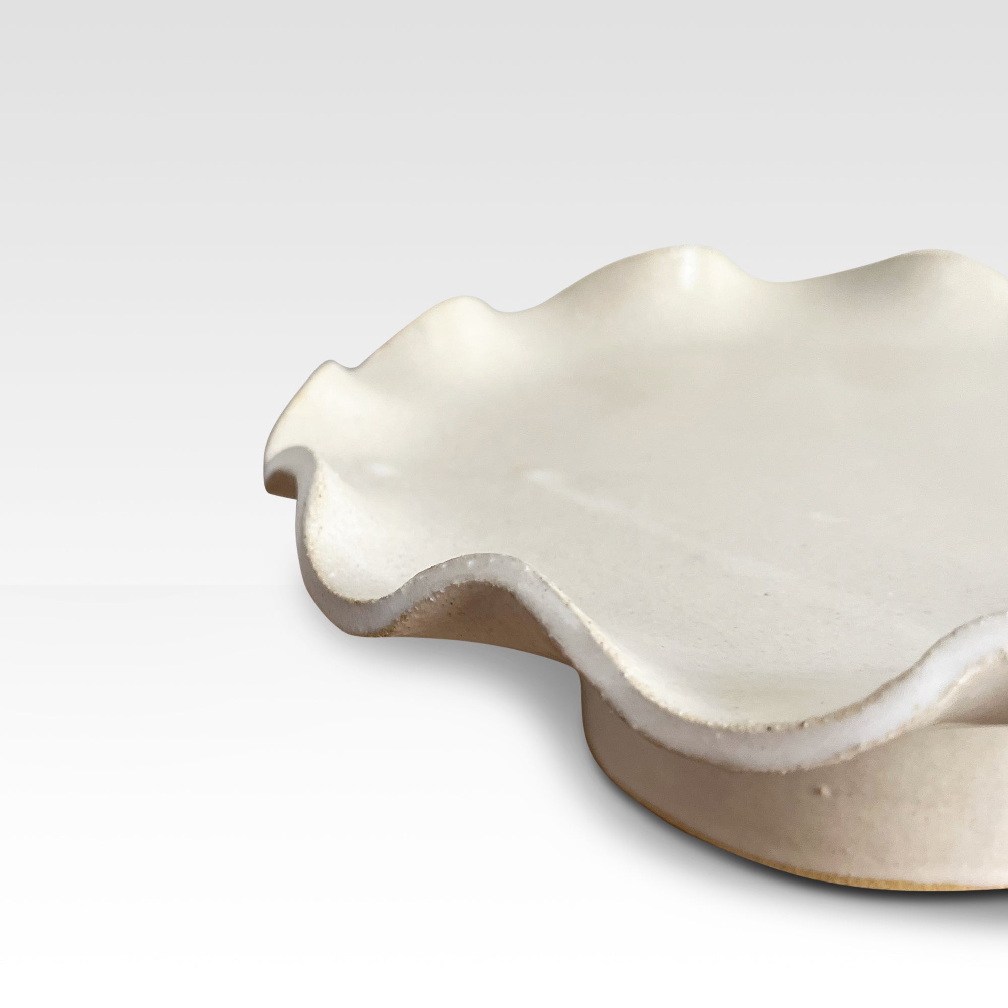12-Inch Pedestal Cake Plate with Ruffled Edge – Handcrafted Dessert Stand
