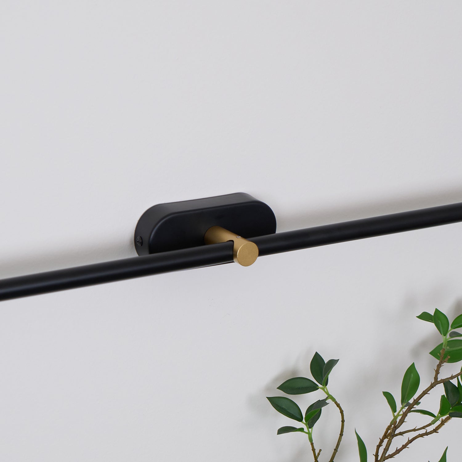 Minimalist Slim Wall Lamp with Modern Linear Style