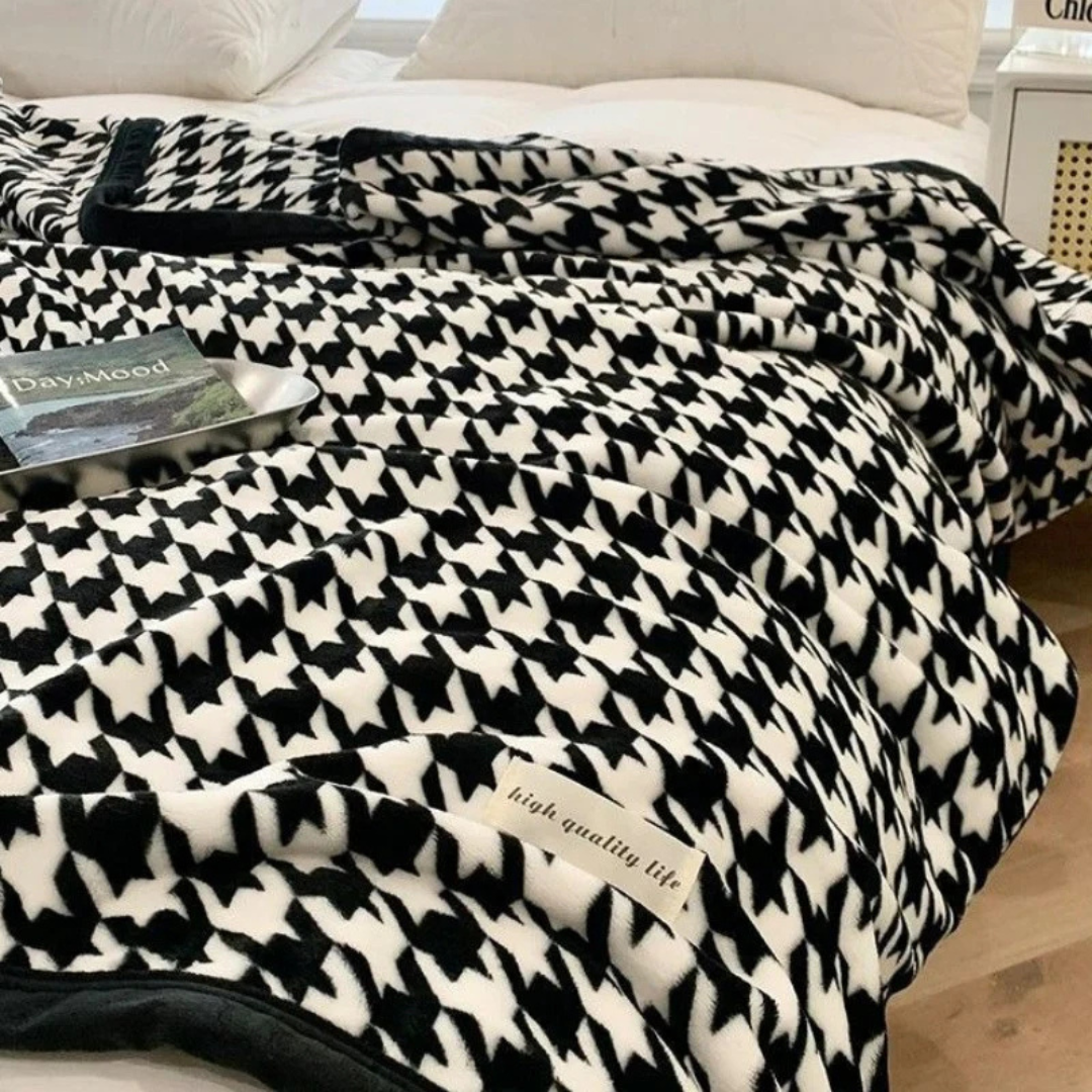 Soft Flannel Plaid Throw Blanket for Cozy Sofa and Bedroom Use