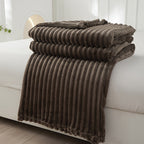 Soft Plush Ribbed Blanket – Cozy and Chic for Sofa or Bed