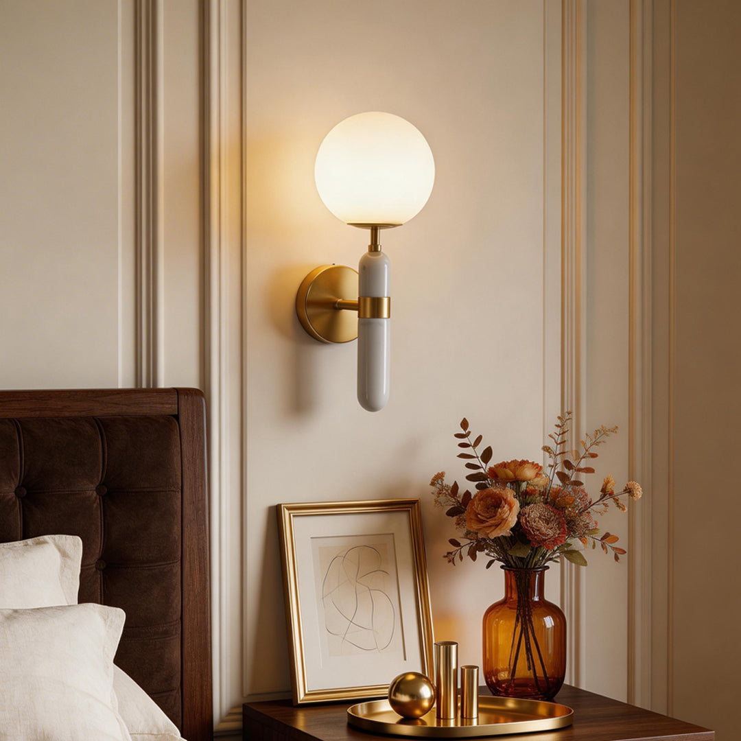 Elegant Wall Lamp with Marble Detail – Contemporary Gold Sconce