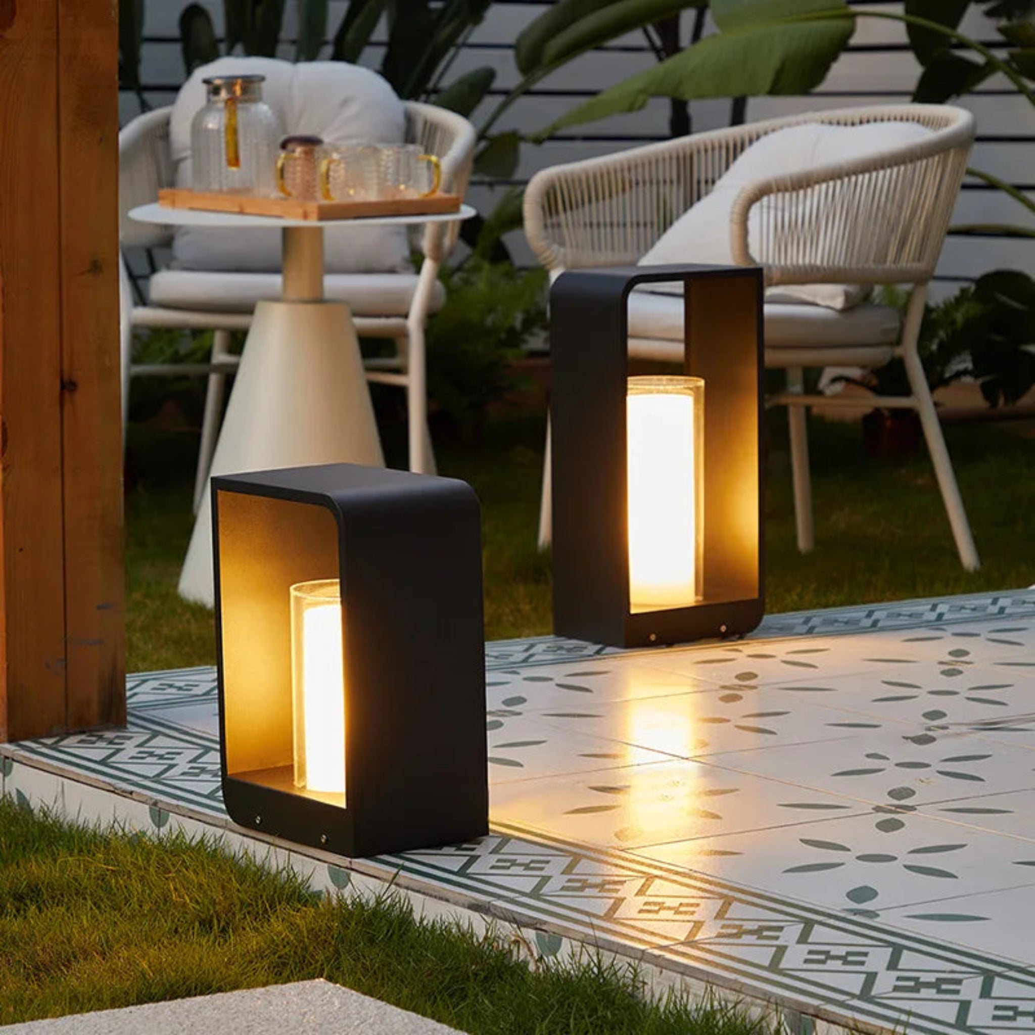 Sleek Solar-Powered Outdoor Light Fixture